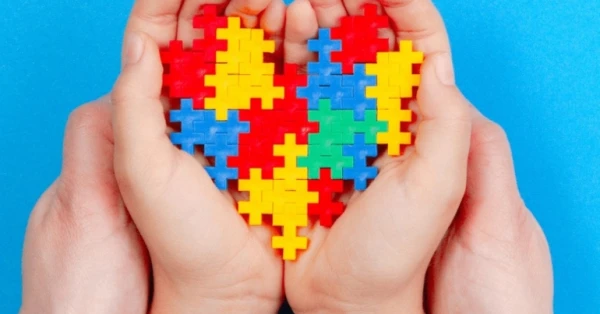 ما هي أشكال مرض التوحد؟ وما أسبابه؟