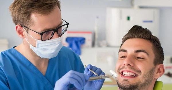 يوم أطباء الأسنان: لماذا علينا زيارة طبيب الأسنان؟