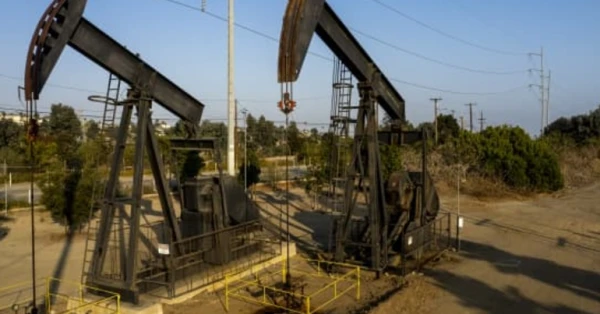 تراجع حاد في أسعار النفط عالميًا.. أكبر خسارة أسبوعية منذ 2022