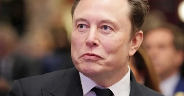 باريس تحقق مع منصة 