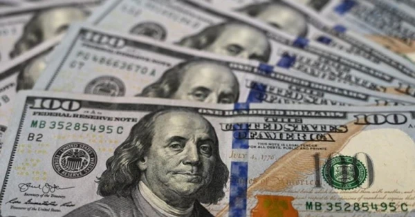 الدولار يتراجع عالميًا لأدنى مستوى في أسابيع