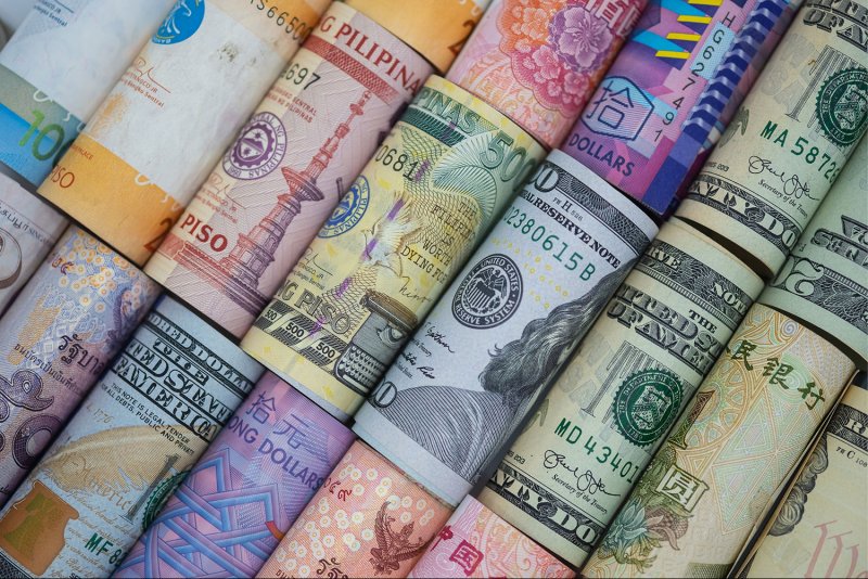 ١ يورو = 0.98 دولار أمريكي.. في أدنى مستوياته
