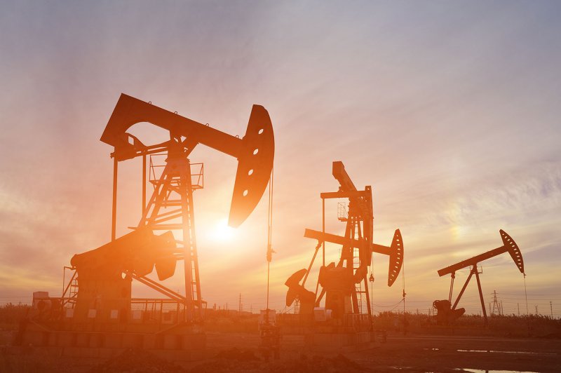 العقود الآجلة لخام برنت تنخفض إلى 67.36 دولار للبرميل