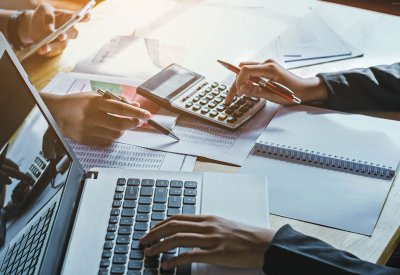 وزارة التجارة تحيل مكتب تدقيق حسابات إلى النيابة العامة