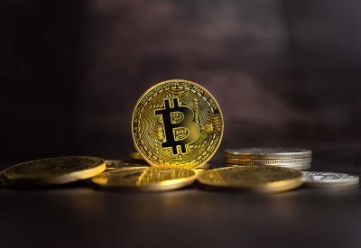بيتكوين تفقد مستوى 70 ألف دولار مع بيع "ستراتيجي" بعضاً من حيازتها