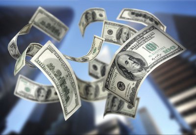 الدولار يرتفع وسط مؤشرات على تريث الفيدرالي الأميركي في خفض الفائدة