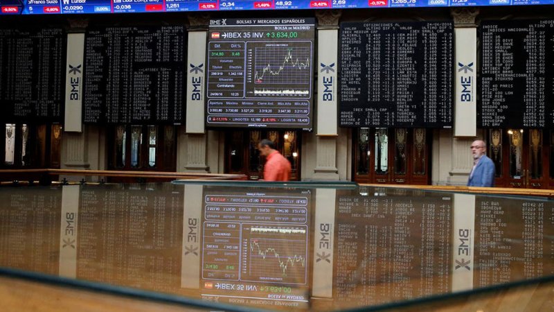 أسهم أوروبا تتراجع قبيل كلمة لرئيس الفدرالي الأميركي