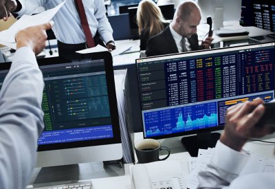 ارتفاع المؤشرات الرئيسية في وول ستريت في افتتاح التعاملات