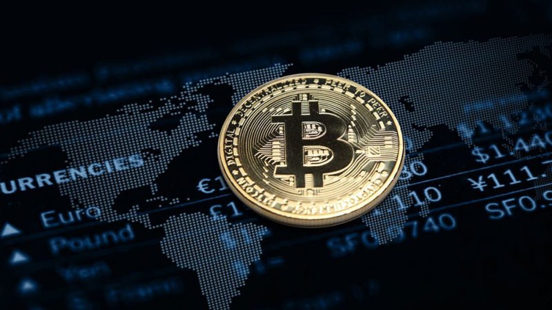 بيتكوين تتجاوز 24 ألف دولار.. وقيمة العملات المشفرة السوقية تقفز