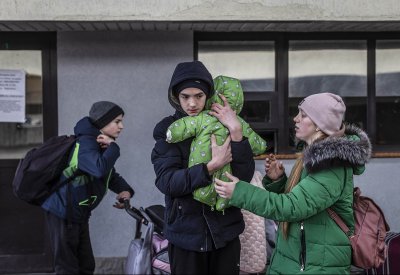 طفل بحريني تحت القصف في أوكرانيا