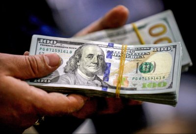 تراجع الدولار وسط توقعات بخفض أسعار الفائدة