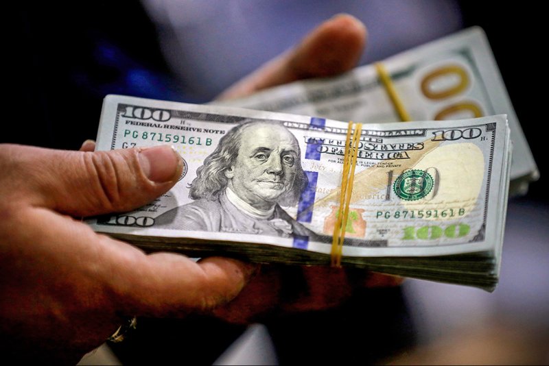 تراجع الدولار وسط توقعات بخفض أسعار الفائدة