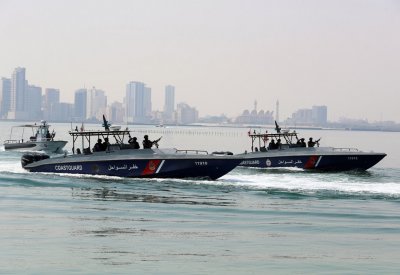 خفر السواحل: إنقاذ 4 أشخاص غرق قارب التجديف الخاص بهم
