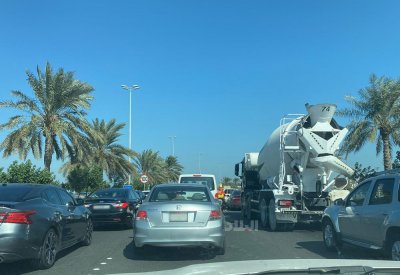 "الداخلية": ازدحام مروري على شارع الشيخ خليفة بن سلمان باتجاه المنامة إثر تدهور مركبة