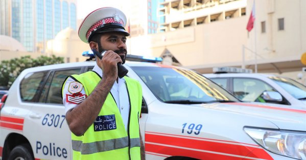 حادث بين شاحنة ومركبة يتسبب بازدحام على شارع الشيخ عيسى بن س
