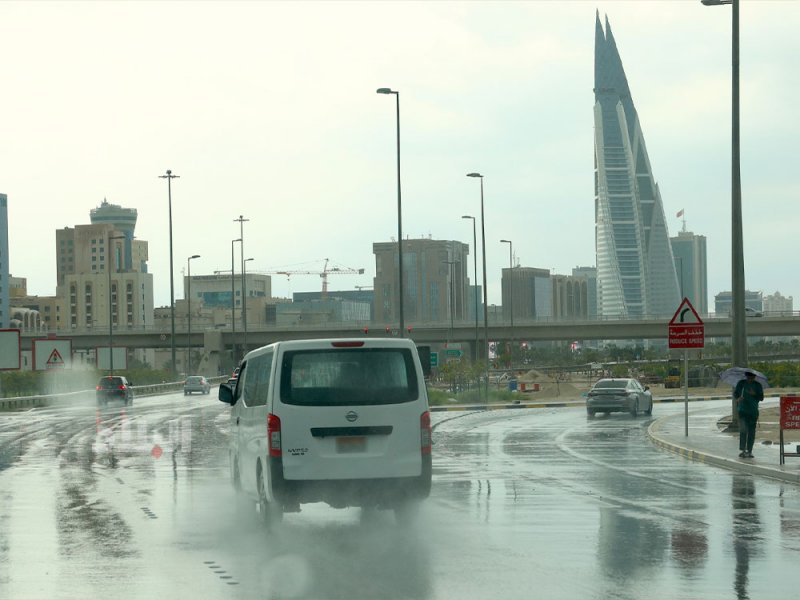 طقس غائم مع تساقط أمطار رعدية متفرقة