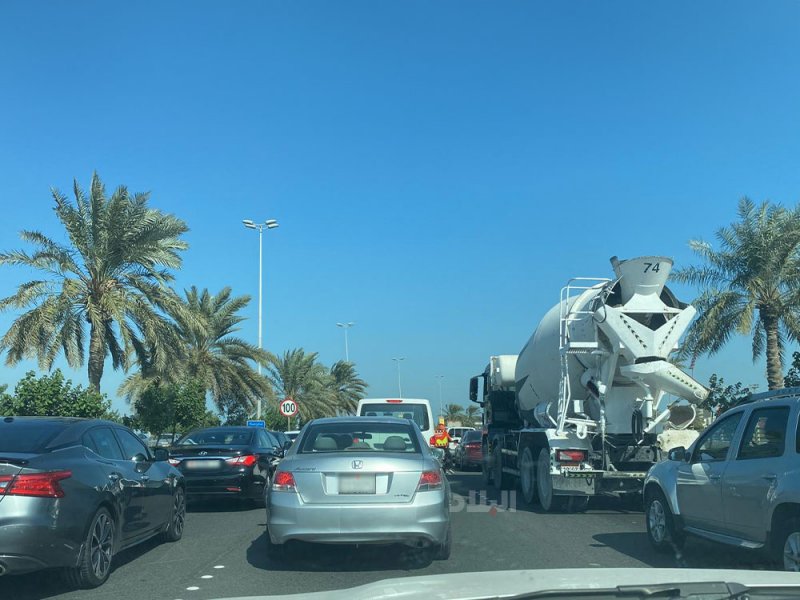 "الداخلية": ازدحام مروري على شارع الشيخ خليفة بن سلمان باتجاه المنامة إثر تدهور مركبة