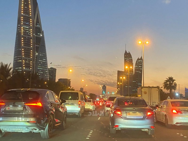 ازدحام مروري على شارع الملك فيصل باتجاه المحرق نتيجة حادث بين عدة مركبات