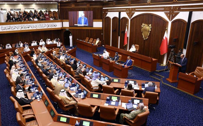 قصر الترخيص لإنشاء العيادات على البحرينيين