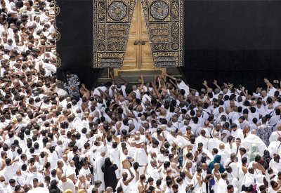 المطوف يتولى إبرام عقود حملات الحج لأول مرة
