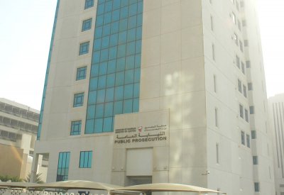 إدانة متهمَيْن من جنسية آسيوية لمحاولتهما تهريب ساعات ثمينة واسترداد قيمة الضريبة المضافة دون وجه حق