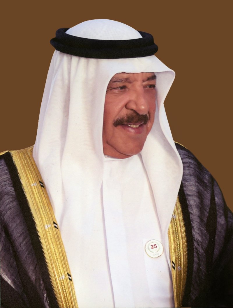 وزير الديوان الملكي يبعث برقية تهنئة إلى القائد العام لقوة دفاع البحرين