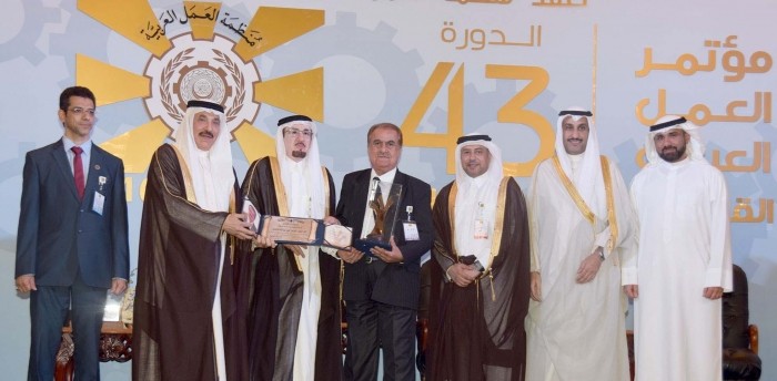 “العمل العربية” تكرم النقابي البحريني محمدي 