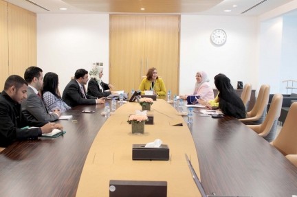 المرأة تشكل 63 % من القوى العاملة في “المهن الصحية”