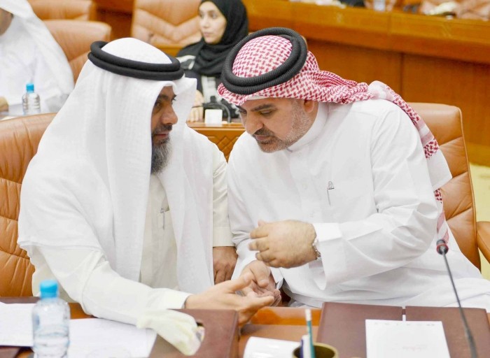 بومجيد: بحرينيون برواتب 150 دينارًا