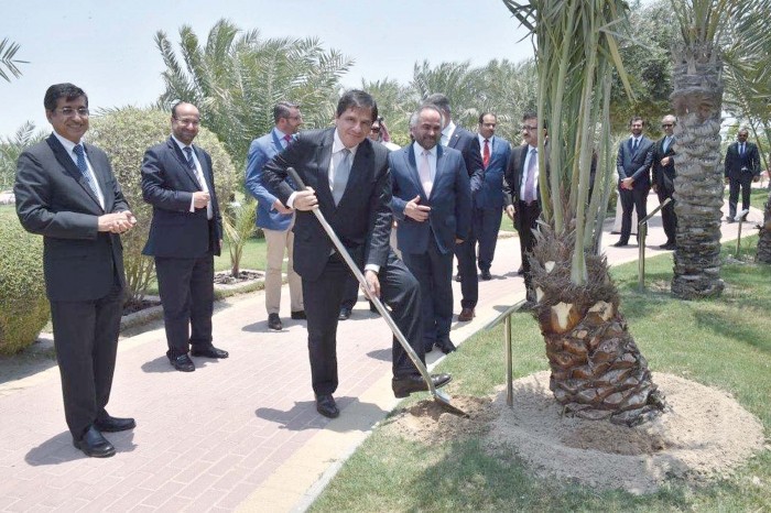 السفير الفرنسي يتعرف على التشغيل والإنتاج في “جيبك”
