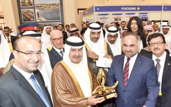 سمو الشيخ علي بن خليفة يبدي إعجابه بتميز “البتروكيماويات” في البحرين