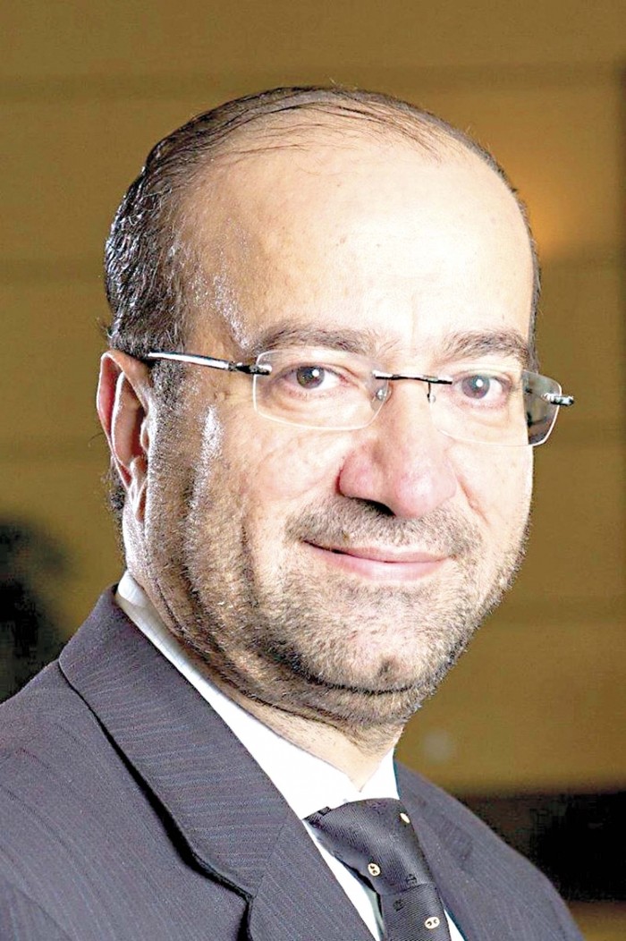 جيبك تهنئ حسن علي بوسام التميز العربي