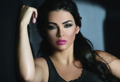 الفنانة قمر تدرس عرضًا سينمائيًا جديدًا من محمد السبكي