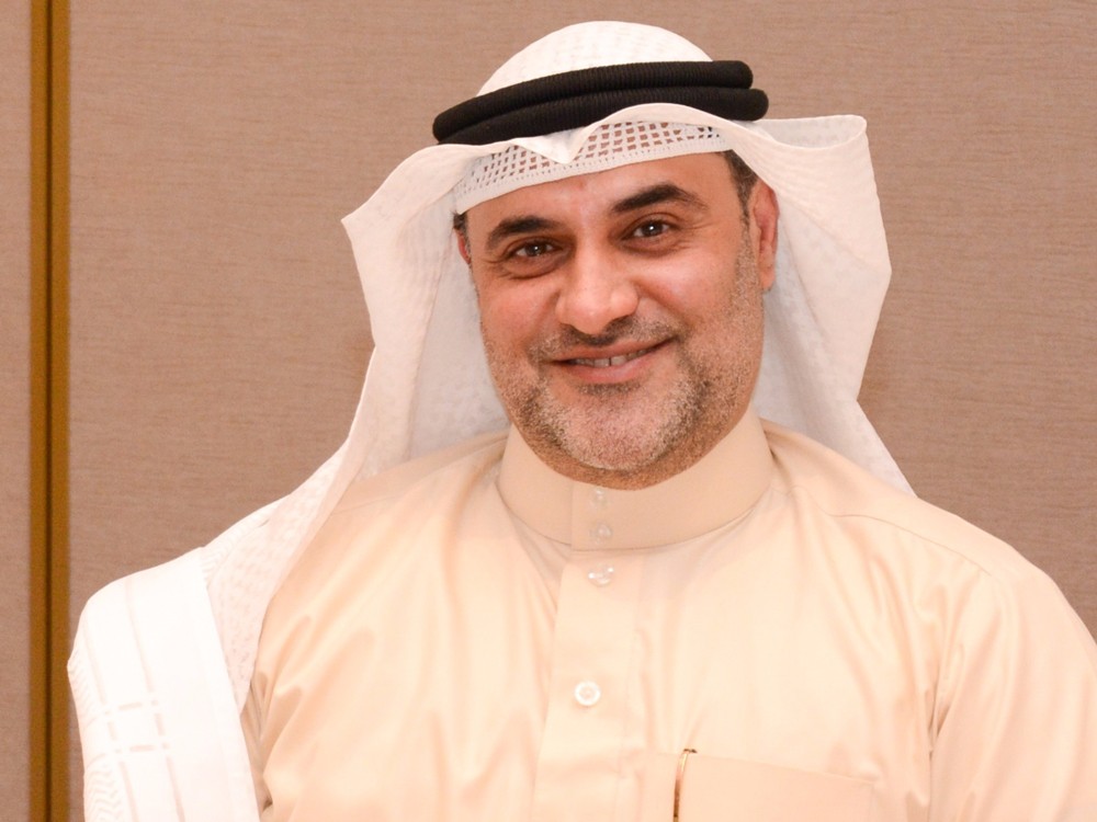 مدير علاقات الموظفين بـ"الخدمة": عقوبة استخدام "السوشيل ميديا" بالعمل تصل للفصل