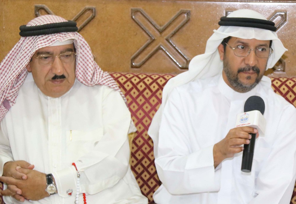 سوق للحلوى واللؤلؤ واستراحة و"باركات"