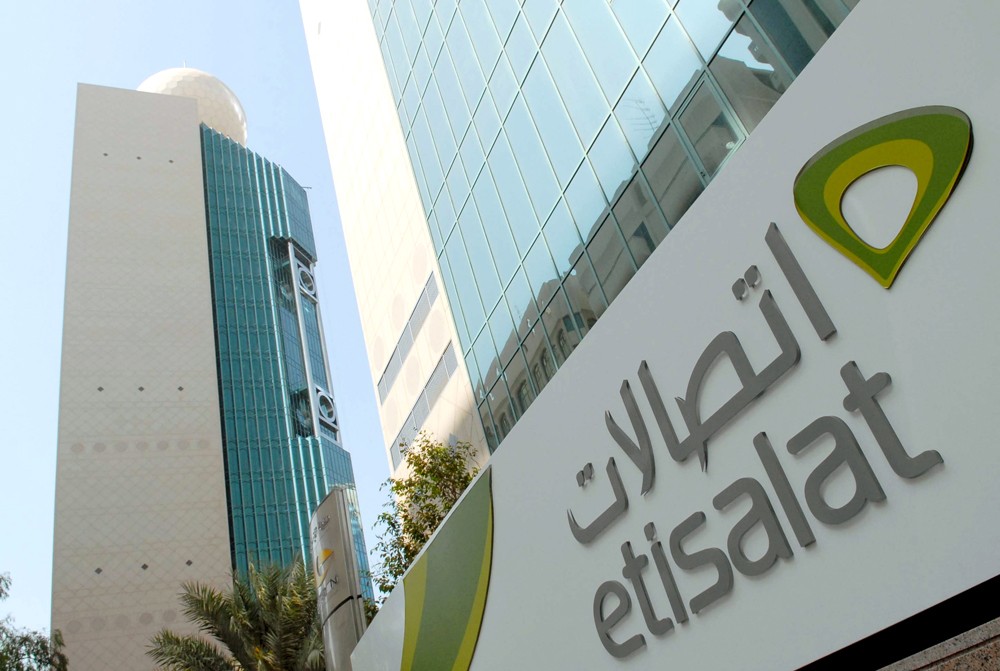 "اتصالات" الإماراتية تتقدم بعرض لرخصة الهاتف المحمول بسلطنة عمان