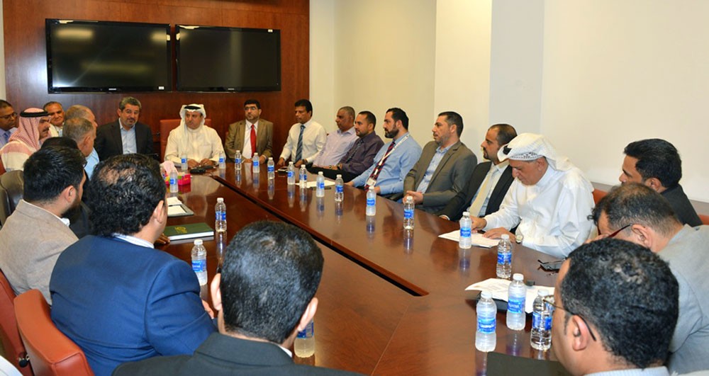 الوكيل المساعد للتجارة المحلية يجتمع مع عدد من تجار المواد التموينية والغذائية