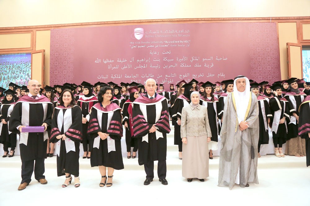 تخريج الدفعة التاسعة من طالبات الجامعة الملكية للبنات