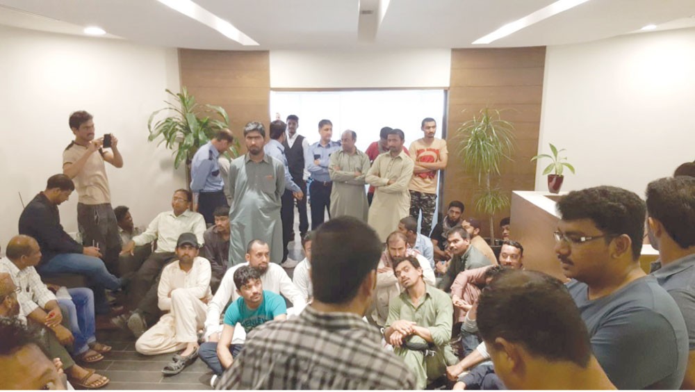 نصف عام وعمال شركة مقاولات دون رواتب