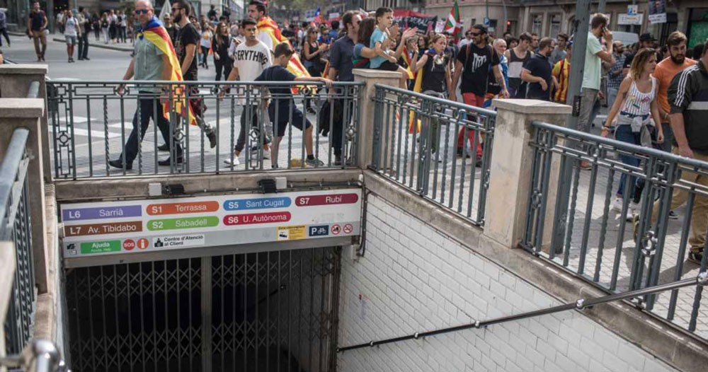 مؤيدو "استقلال كتالونيا" يعطلون المترو والمرور في برشلونة