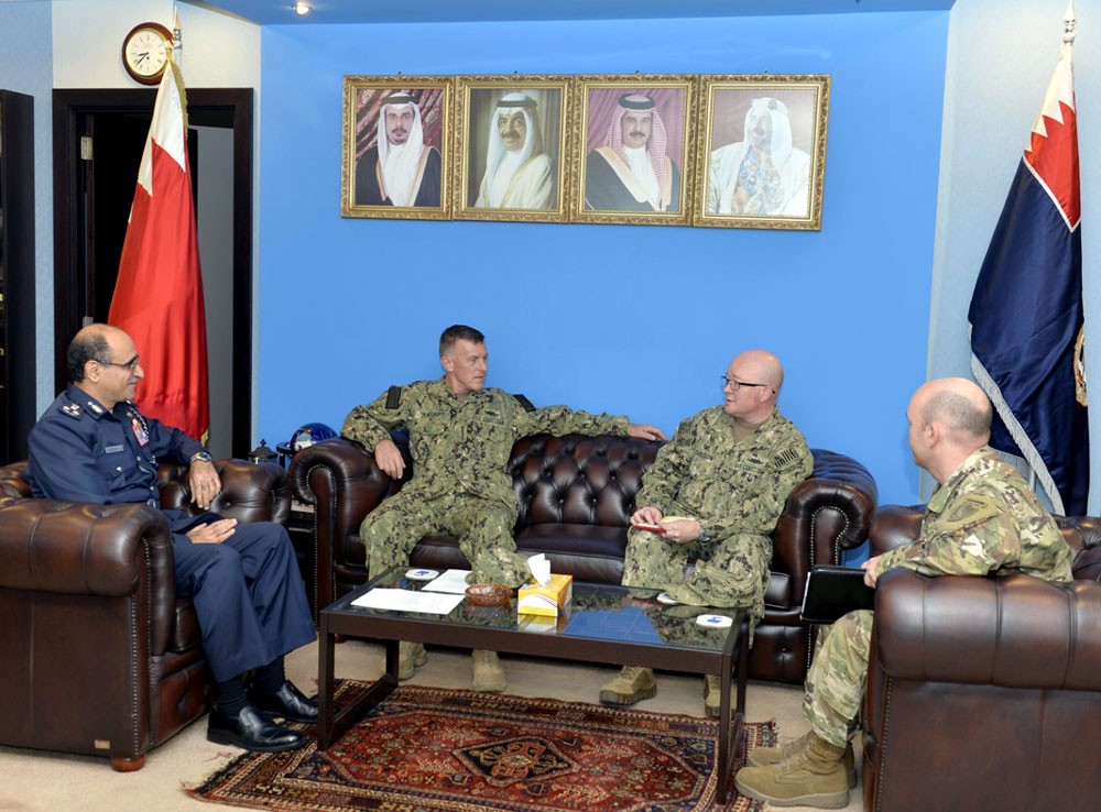 قائد خفر السواحل يستقبل نظيره الأمريكي