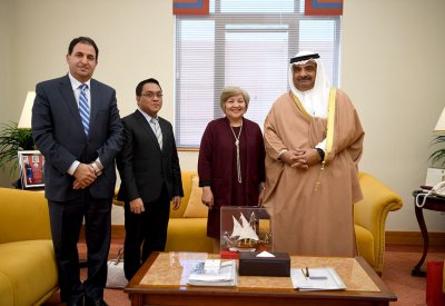 سلمان بن خليفة يستقبل وفدا من جامعة AMA‎