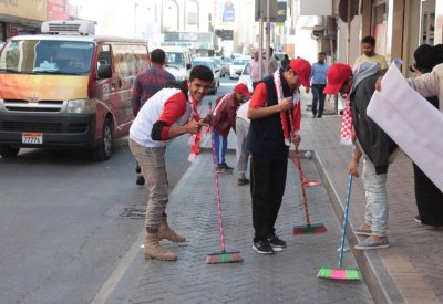 العاصمة الخيرية تشجع المواطنين والمقيمين على نظافة سوق المنامة