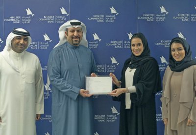 المصرف الخليجي التجاري يواصل تكريم موظفيه المتميزين
