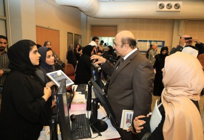 طلبة تقنية المعلومات يعرضون أنظمة ذكية وتطبيقات أندرويد خدمية