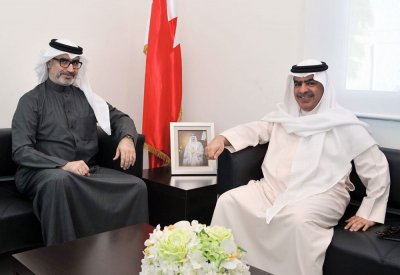 سفير البحرين لدى المملكة المتحدة يبحث التعاون مع مركز الاتصال الوطني