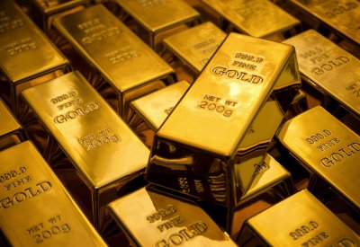 الذهب مستمر قرب ذروة 4 أشهر بفضل تراجع الدولار