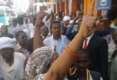 اتساع احتجاجات الخرطوم.. واعتقال عشرات المعارضين