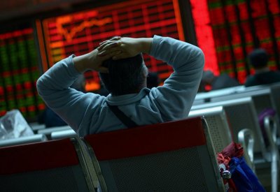 بورصة وول ستريت تغلق منخفضة بسبب خسائر الأسهم الصناعية