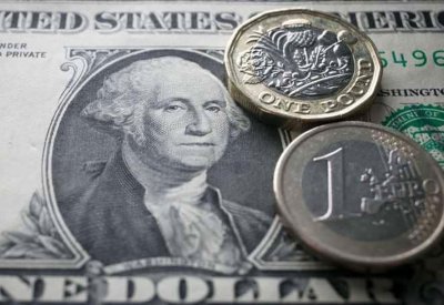 الدولار صوب أدنى مستوى في 3 سنوات